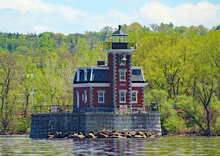 Navega-hacia-el-faro-Hudson-Athens Qué ver y hacer en Hudson, NY