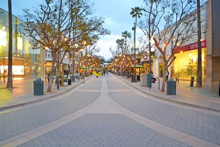 Paseo-de-la-calle-3 Mejores atracciones turísticas en Santa Mónica, California