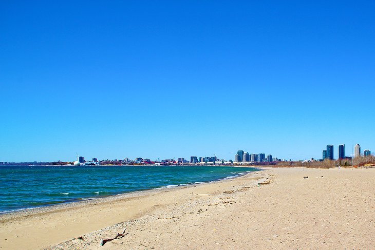 Playa-de-Hanlans-Point-Islas-de-Toronto Mejores Playas de Toronto para nadar, pasear y ver el atardecer