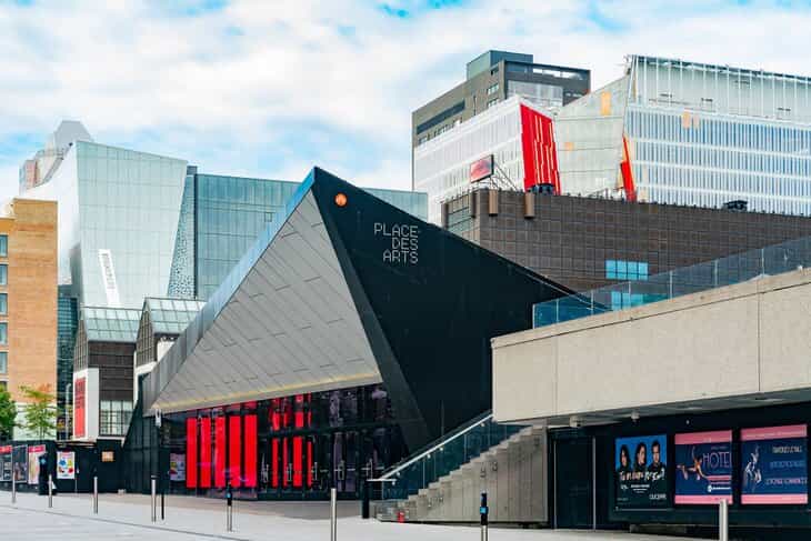 Plaza-de-las-Artes-1 Sitios turísticos en Montreal que no te puedes perder: Destinos destacados