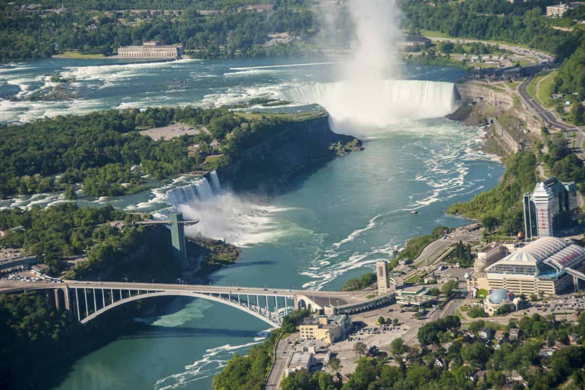 Pueblos cerca de las cataratas del Niágara en Ontairo