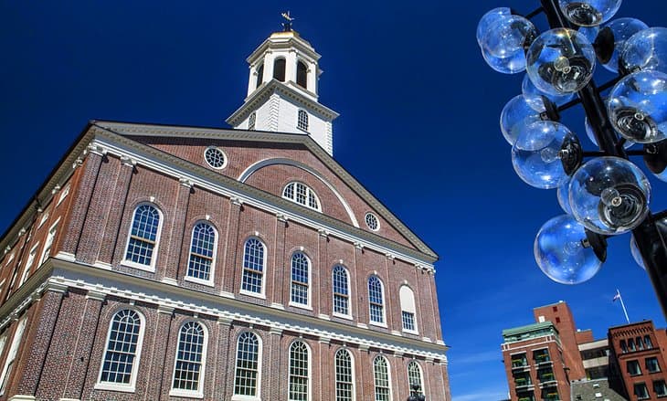 Salon-Faneuil-atracciones-turisticas-en-Boston Principales atracciones turísticas en Boston