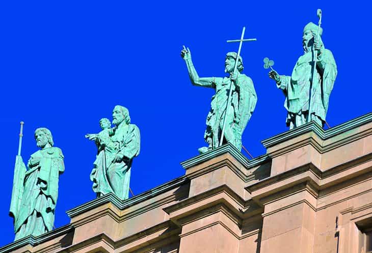 Santa-Maria-Reina-del-Mundo Sitios turísticos en Montreal que no te puedes perder: Destinos destacados
