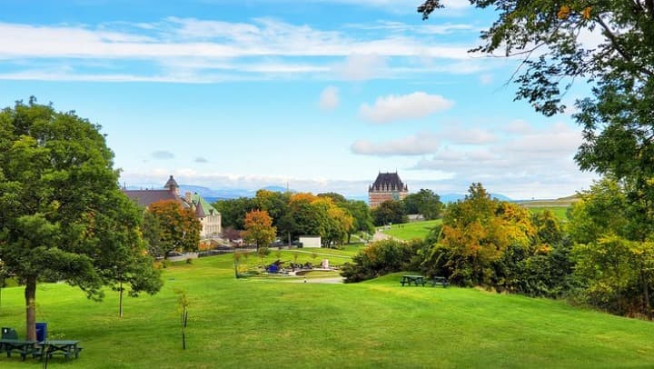 Ver-los-Campos-de-Bataille-Llanuras-de-Abraham Mejores lugares para visitar en Quebec: Tesoros imperdibles para tu próxima aventura