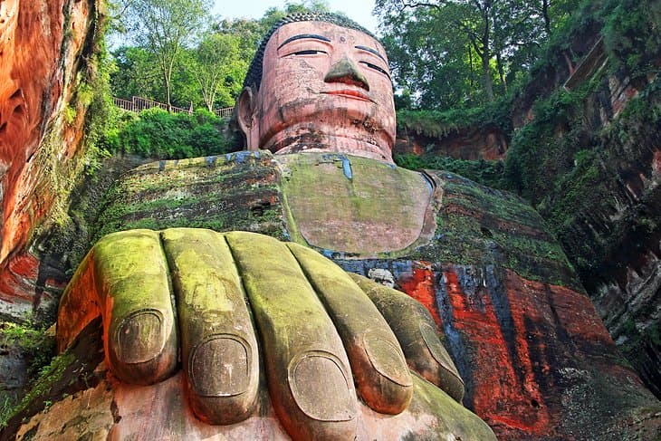 Haga-una-excursion-de-un-dia-al-Buda-gigante-de-Leshan Lugares imperdibles en Chengdu: Experiencias únicas