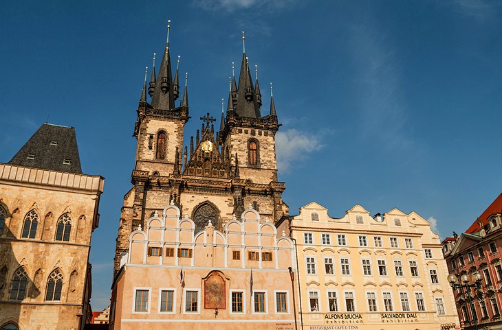 La-Iglesia-de-Nuestra-Senora-en-frente-del-Tyn Mejores lugares para visitar en Praga: descubre la joya del corazón de Europa