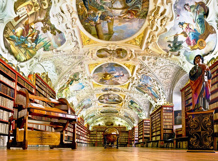 Maravillate-con-la-belleza-del-Monasterio-y-la-Biblioteca-de-Strahov Mejores lugares para visitar en Praga: descubre la joya del corazón de Europa