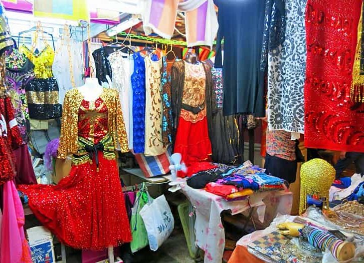 Mercado-nocturno-de-Temple-Street-rotated Mercados callejeros en Hong Kong: un festín de cultura y compras