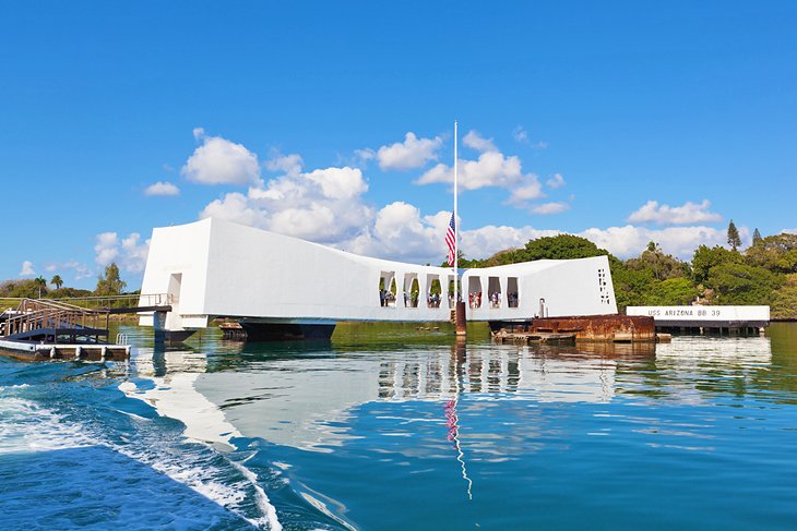Monumento-al-USS-Arizona-atracciones-turisticas-en-Pearl-Harbor Guía de las mejores atracciones turísticas en Pearl Harbor